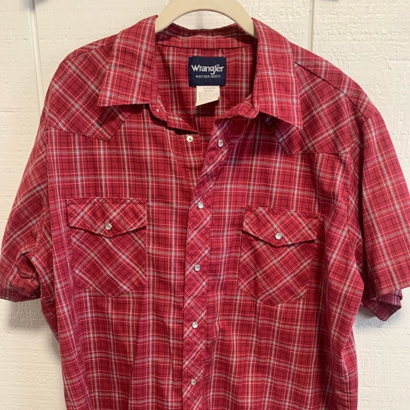 EUC Men’s Wrangler Button Up - Picture 2 of 3
